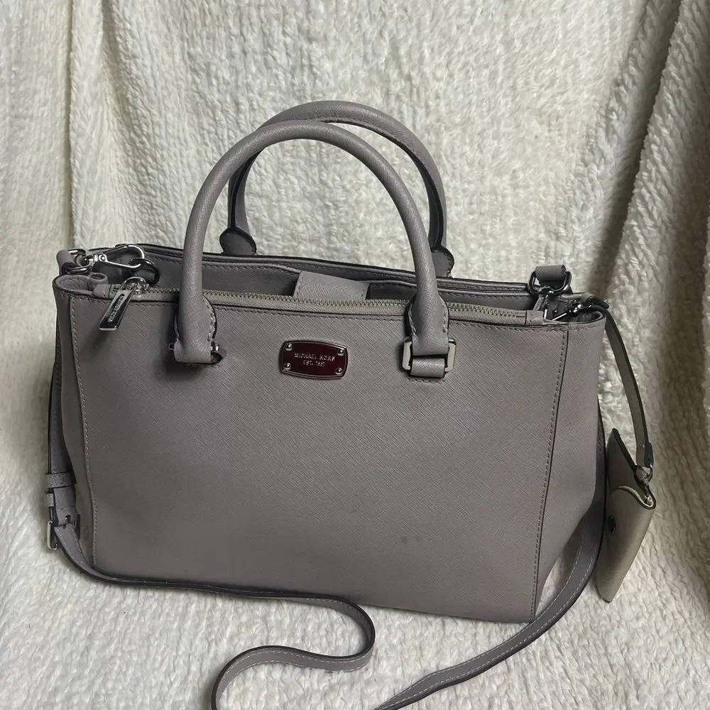 Michael Kors Gray leather Satchel/ shoulder bag with silver tone hardwares.